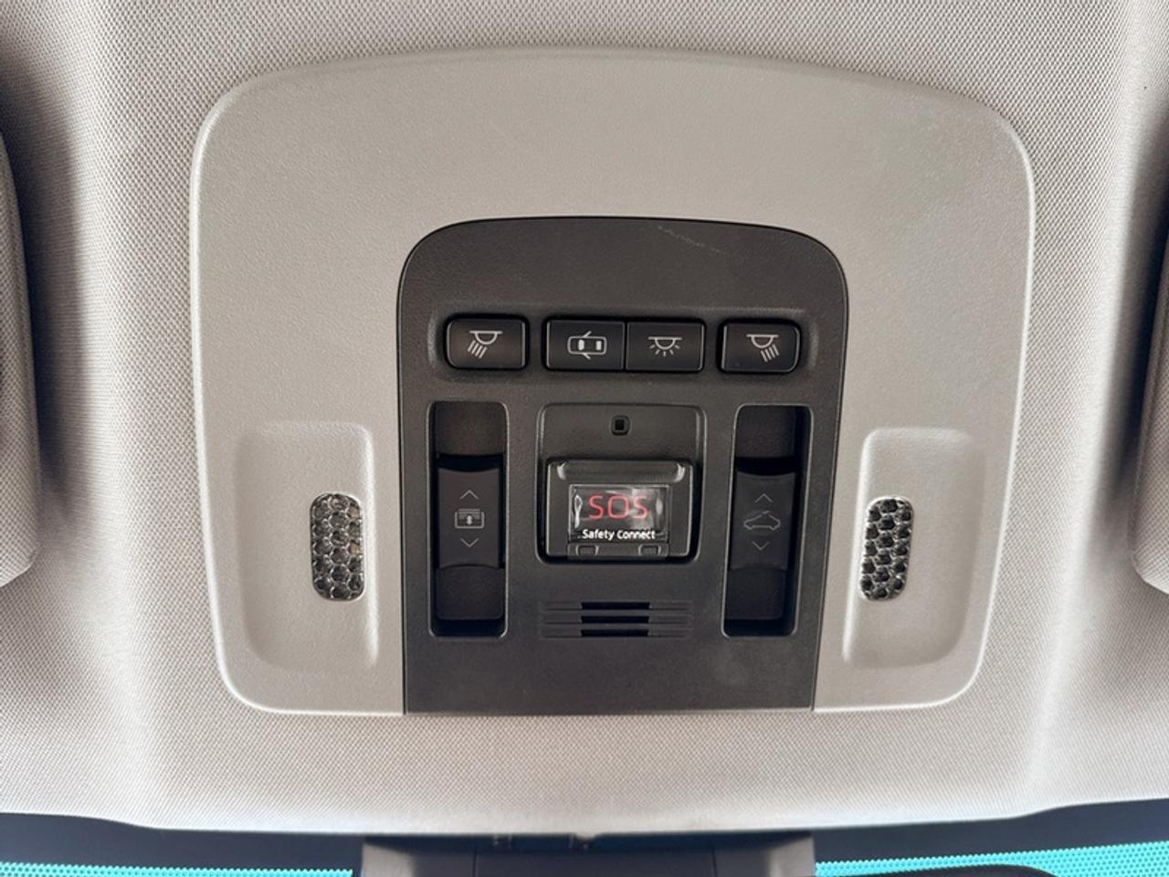 2018 Toyota Camry XSE V6  **V6 ENGINE - LOADED** Photo