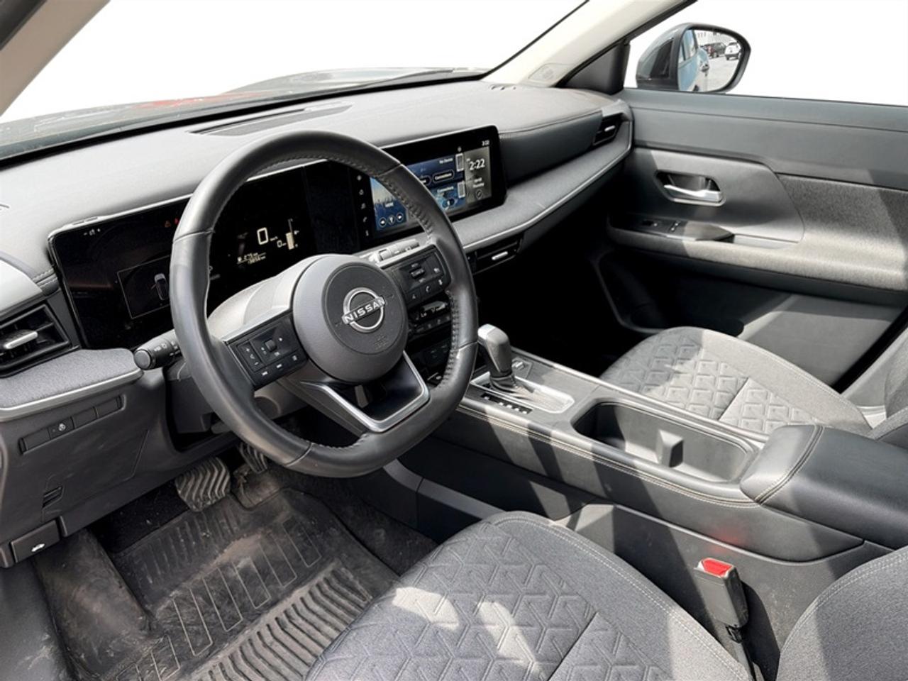 2025 Nissan Kicks SV  **CLEAN CARFAX - LOW MILEAGE** Photo