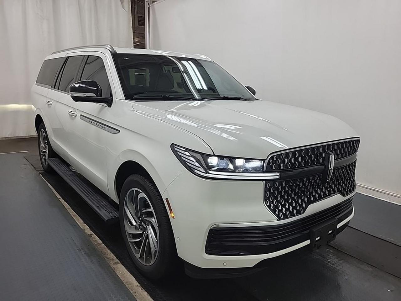 2025 Lincoln Navigator L Reserve Photo1