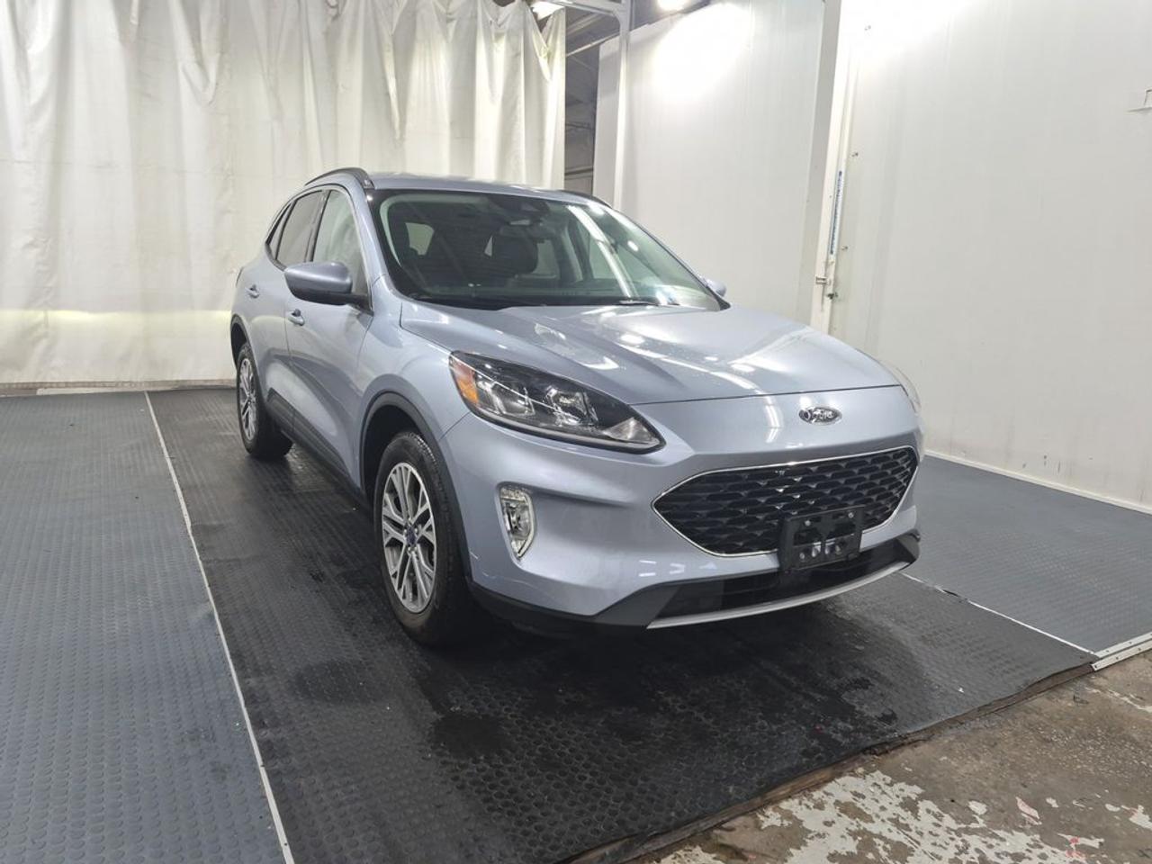 2022 Ford Escape SEL Photo1