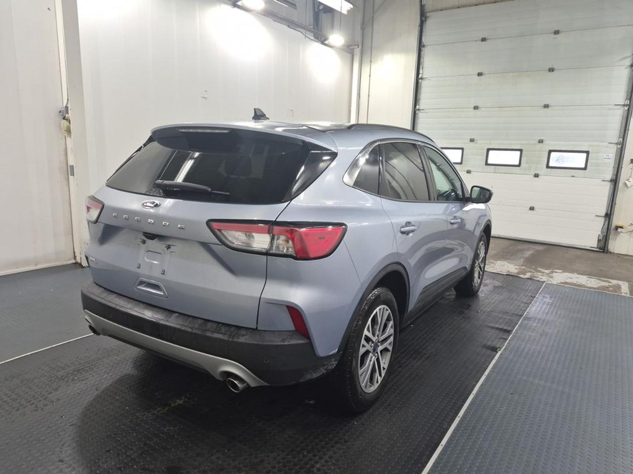 2022 Ford Escape SEL Photo2