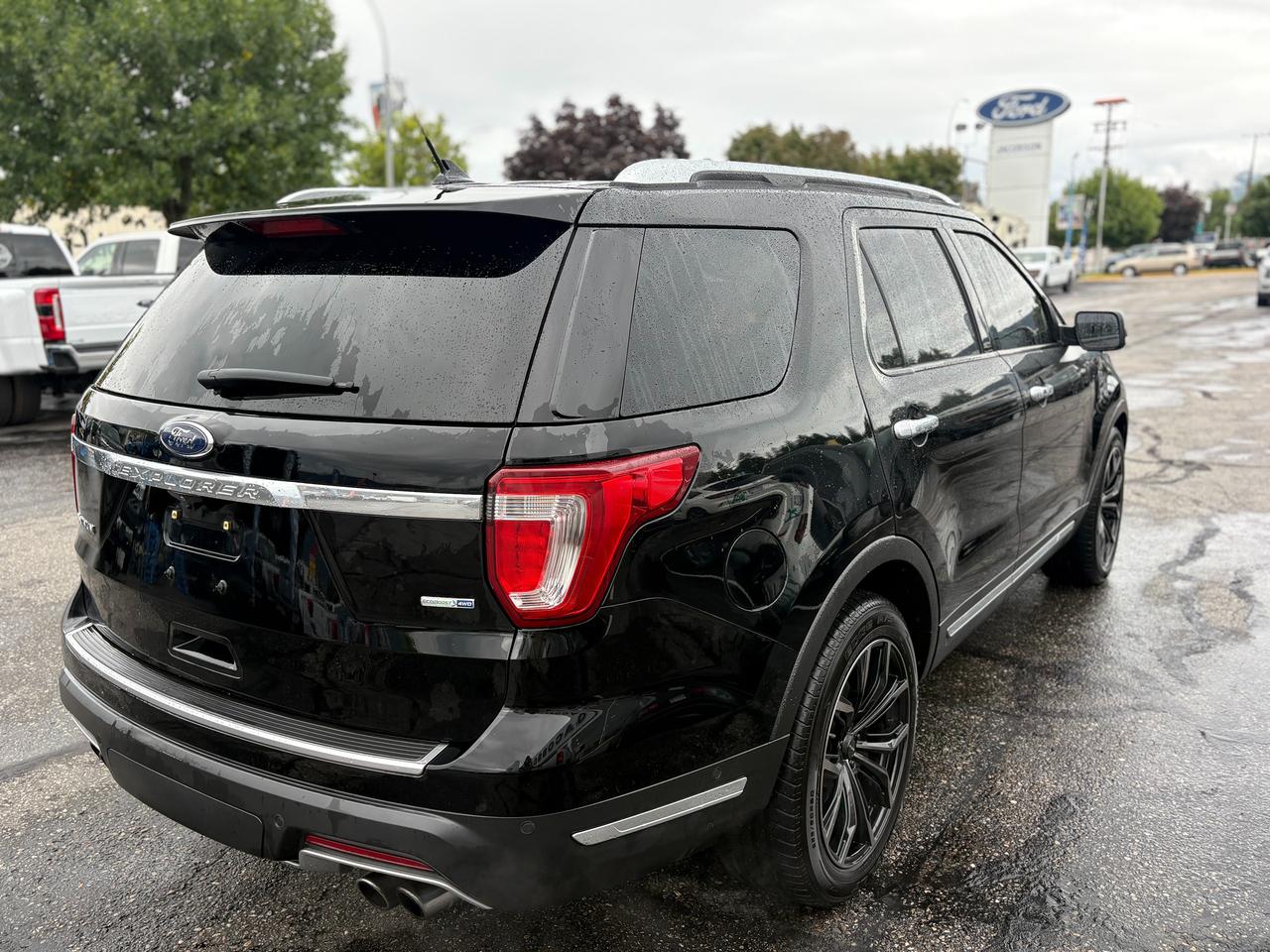 2018 Ford Explorer Platinum Photo4