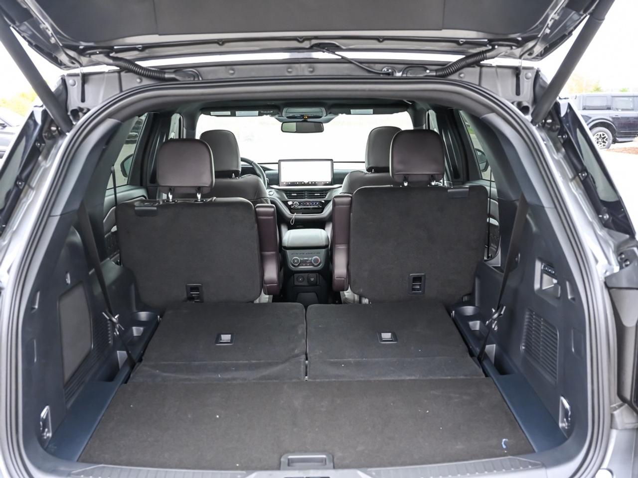 2026 Ford Explorer Platinum Photo
