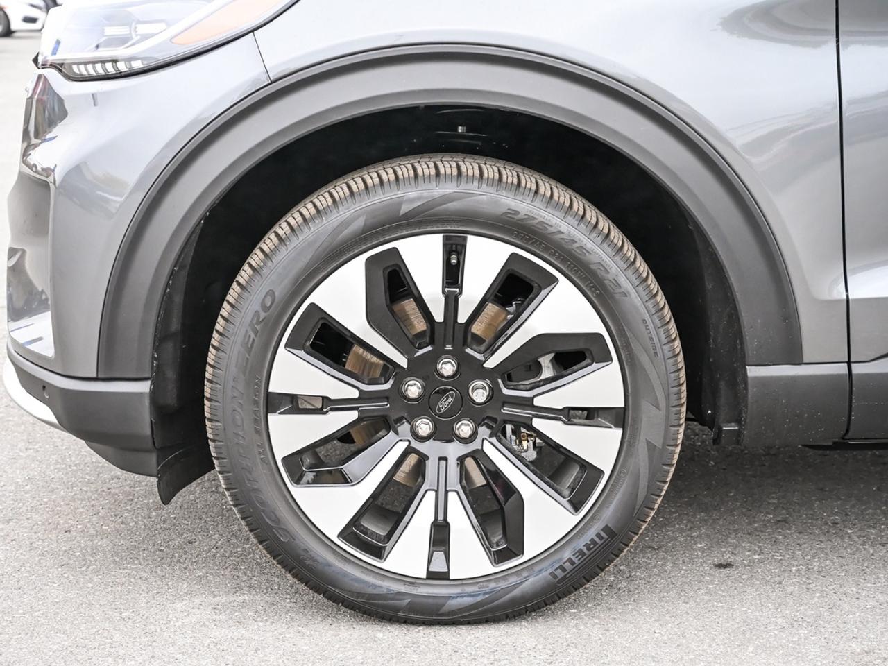 2026 Ford Explorer Platinum Photo