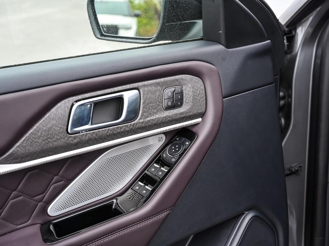 2026 Ford Explorer Platinum Photo