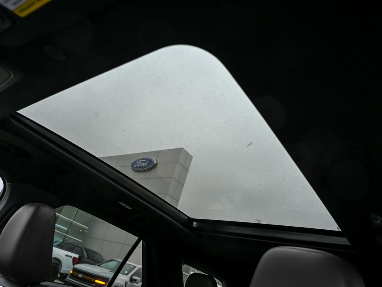 2026 Ford Explorer Platinum Photo