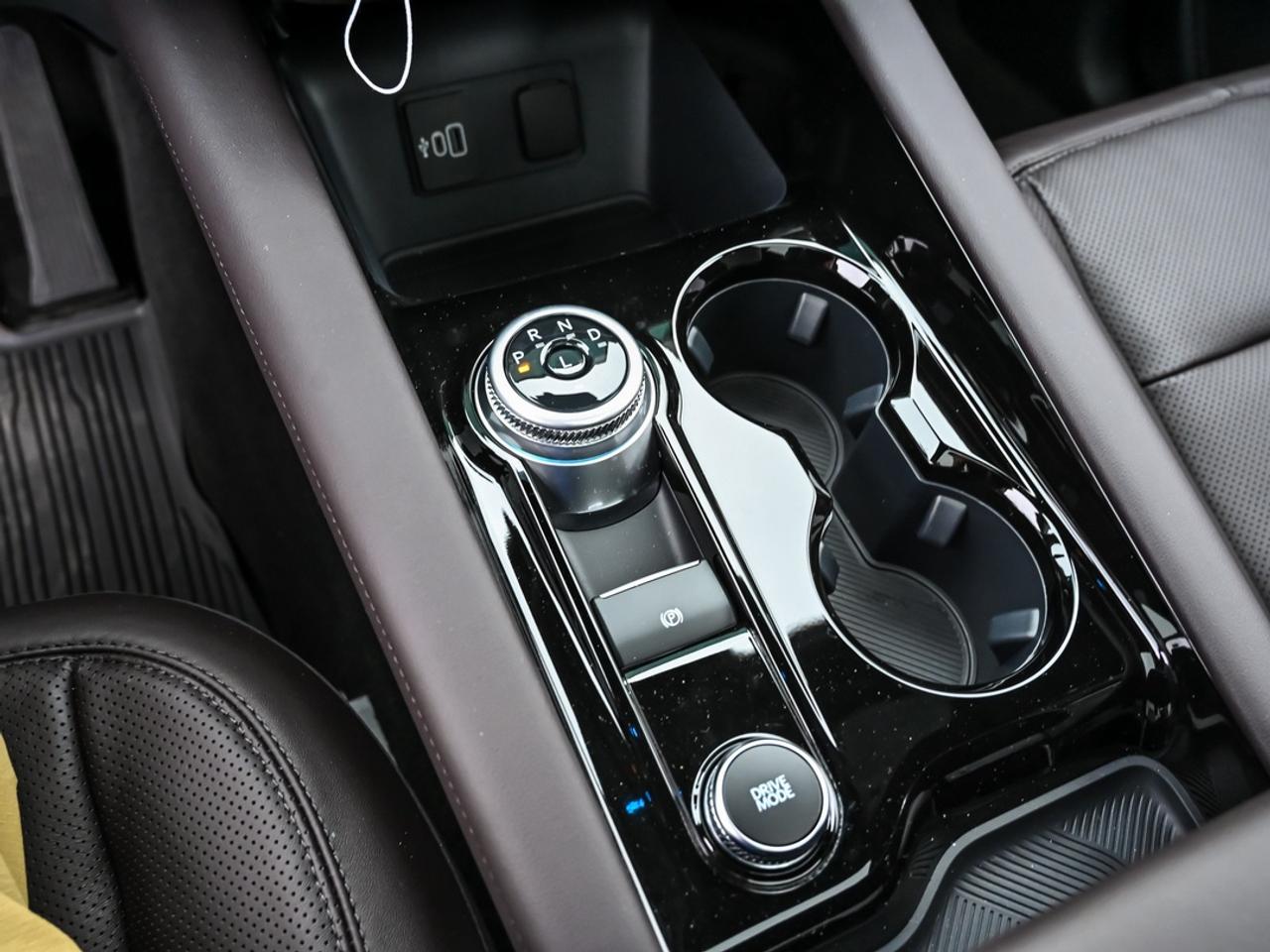 2026 Ford Explorer Platinum Photo