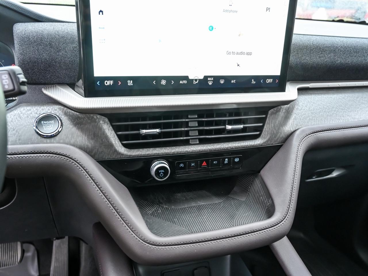 2026 Ford Explorer Platinum Photo