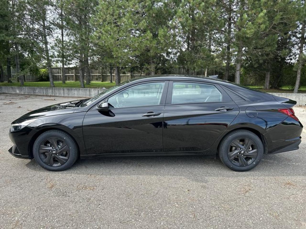 2022 Hyundai Elantra Preferred | Heated Steering Wheel Photo