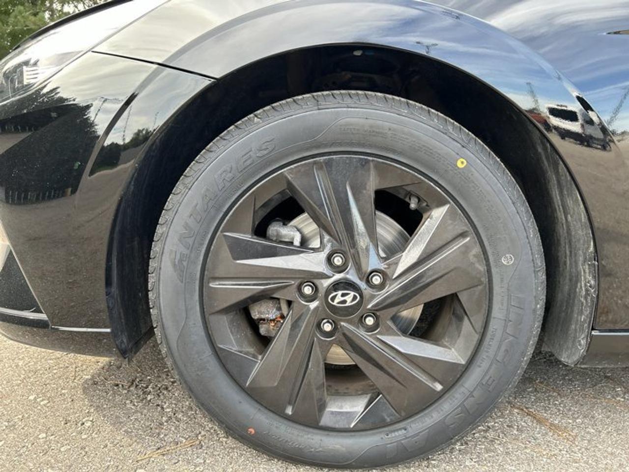 2022 Hyundai Elantra Preferred | Heated Steering Wheel Photo