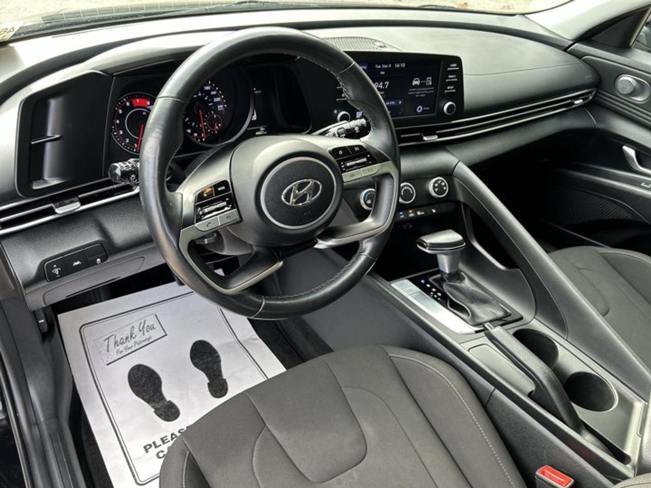 2022 Hyundai Elantra Preferred | Heated Steering Wheel Photo