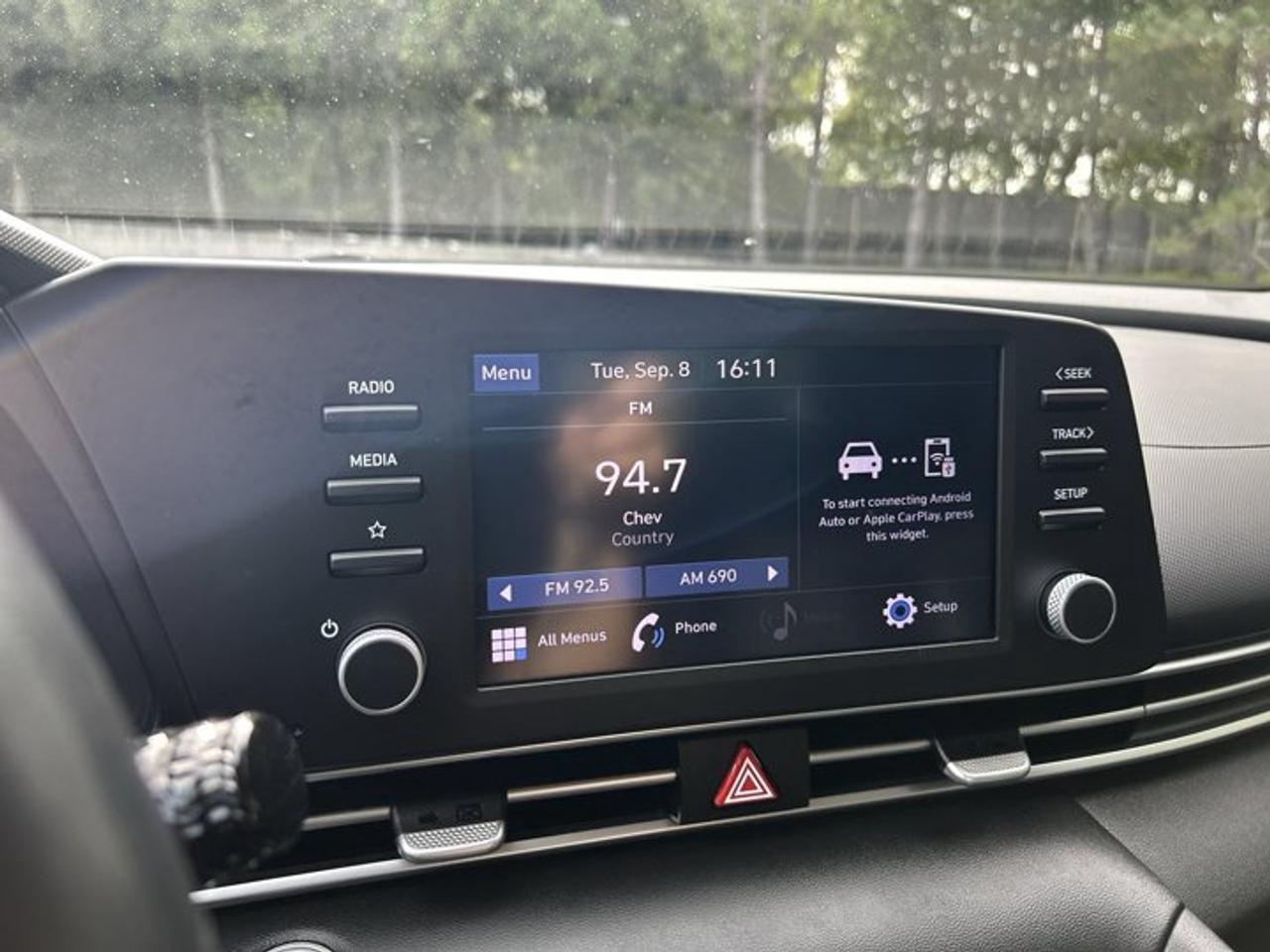 2022 Hyundai Elantra Preferred | Heated Steering Wheel Photo