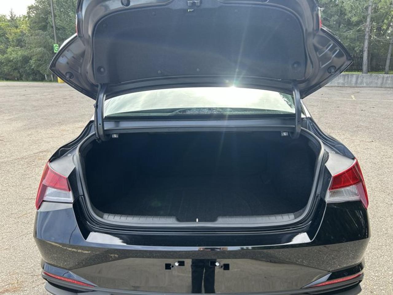 2022 Hyundai Elantra Preferred | Heated Steering Wheel Photo