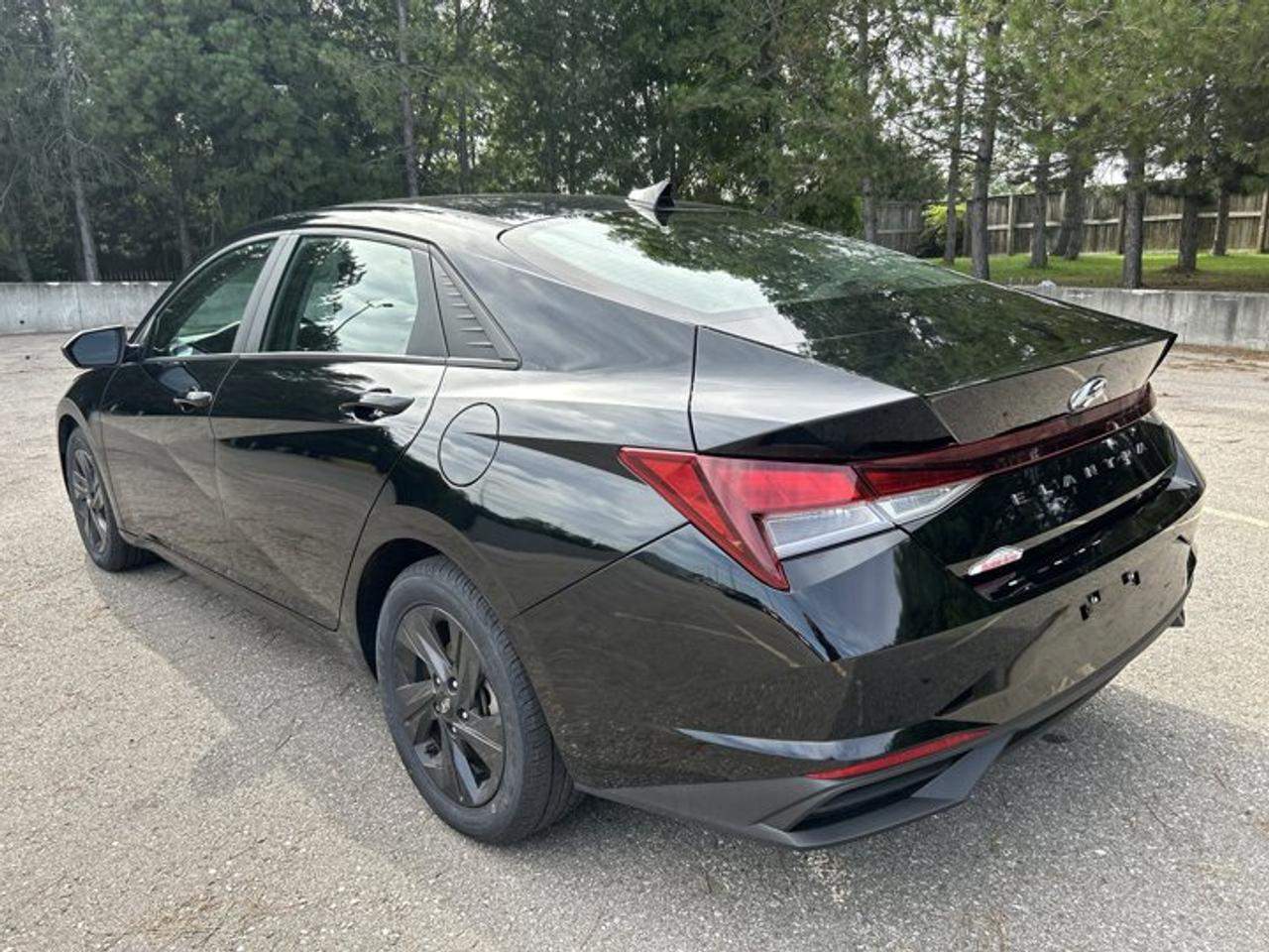 2022 Hyundai Elantra Preferred | Heated Steering Wheel Photo