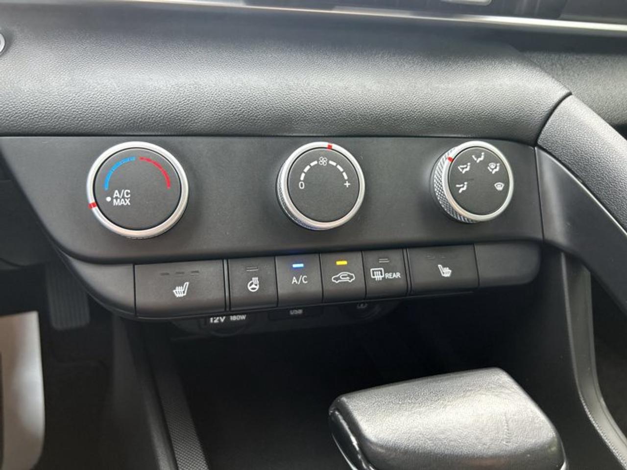 2022 Hyundai Elantra Preferred | Heated Steering Wheel Photo