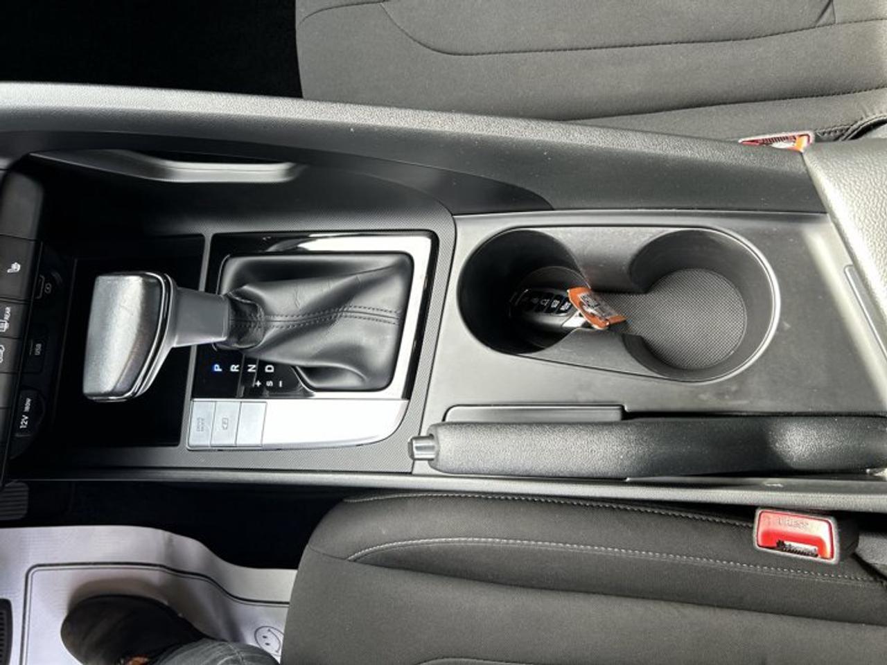 2022 Hyundai Elantra Preferred | Heated Steering Wheel Photo