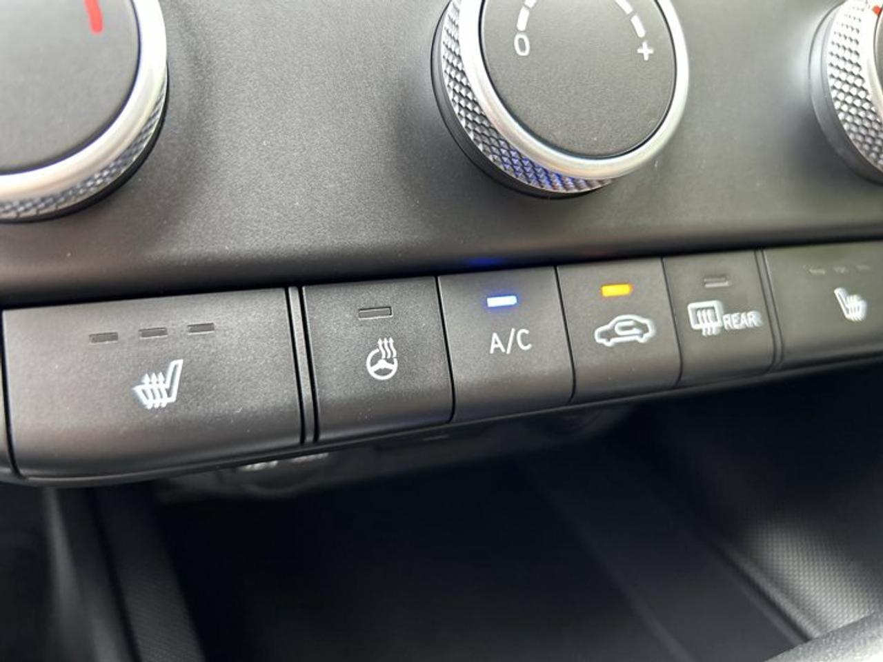 2022 Hyundai Elantra Preferred | Heated Steering Wheel Photo