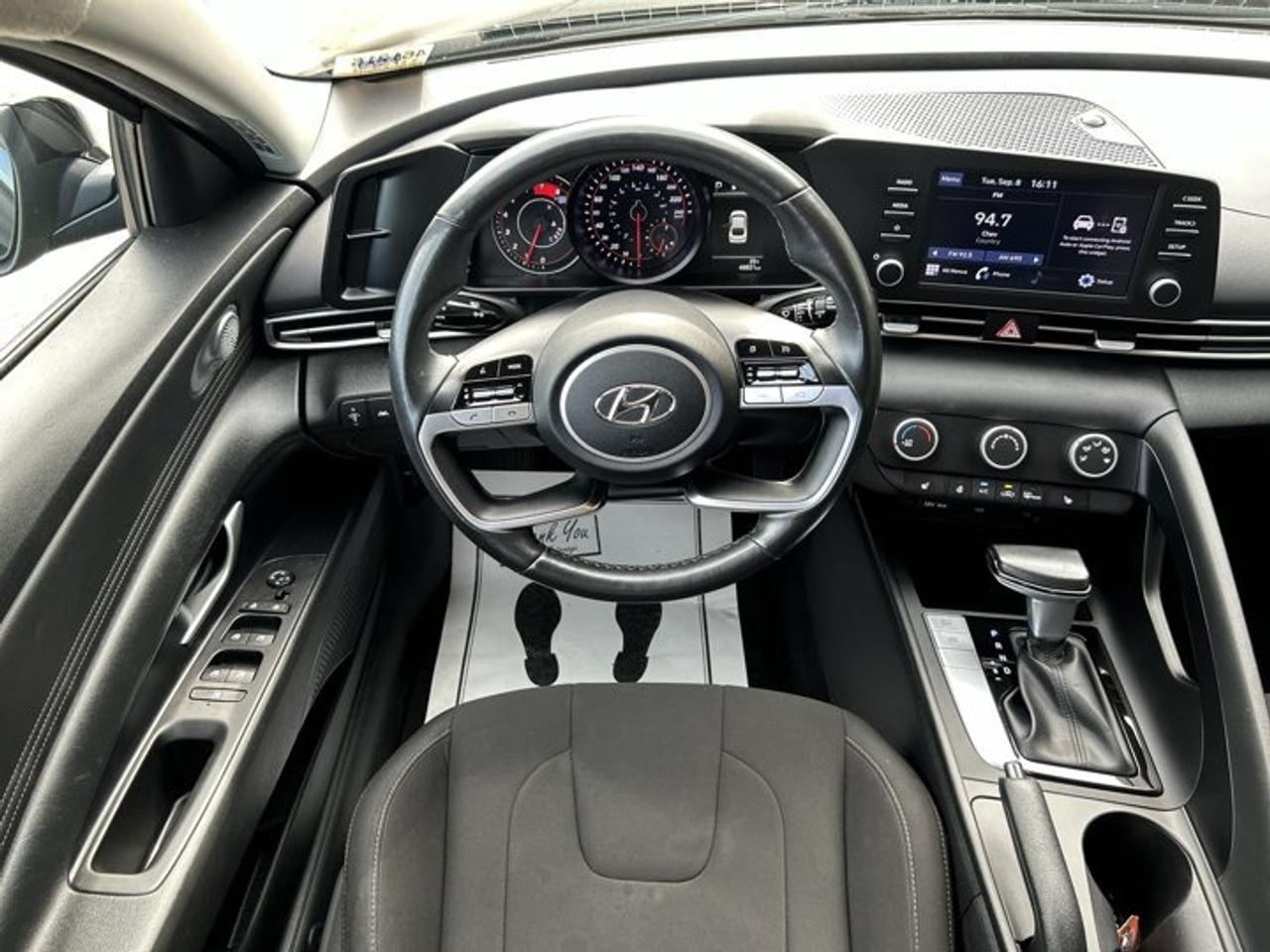 2022 Hyundai Elantra Preferred | Heated Steering Wheel Photo