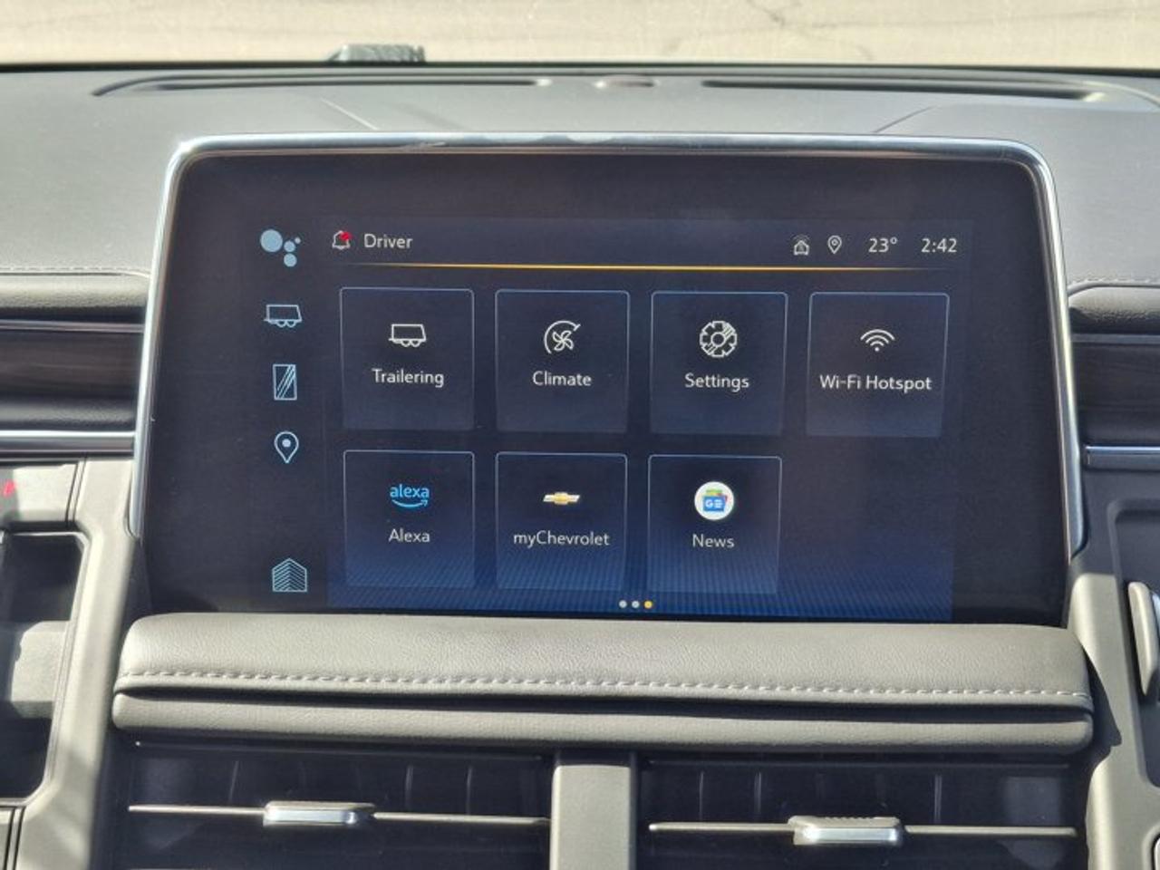 2023 Chevrolet Suburban LT 4WD | Signature Pkg | Leather | Panoramic Sunroof | Max Trailering Pkg | Luxury Pkg | and More ! Photo