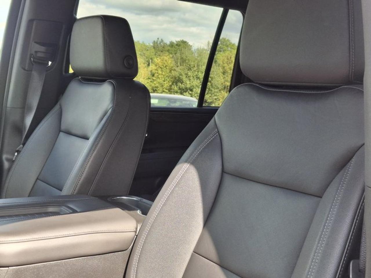 2023 Chevrolet Suburban LT 4WD | Signature Pkg | Leather | Panoramic Sunroof | Max Trailering Pkg | Luxury Pkg | and More ! Photo