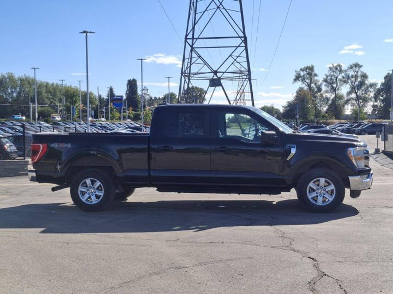 2022 Ford F-150 XLT Crew 4x4 | 5.0L | 3.73 Axle | Running Boards | Reverse Camera | Hitch | and More ! Photo