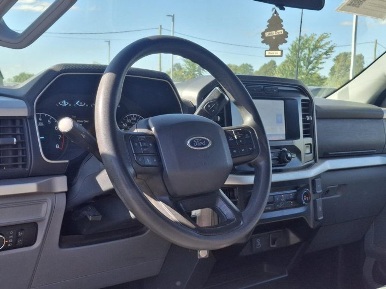 2022 Ford F-150 XLT Crew 4x4 | 5.0L | 3.73 Axle | Running Boards | Reverse Camera | Hitch | and More ! Photo