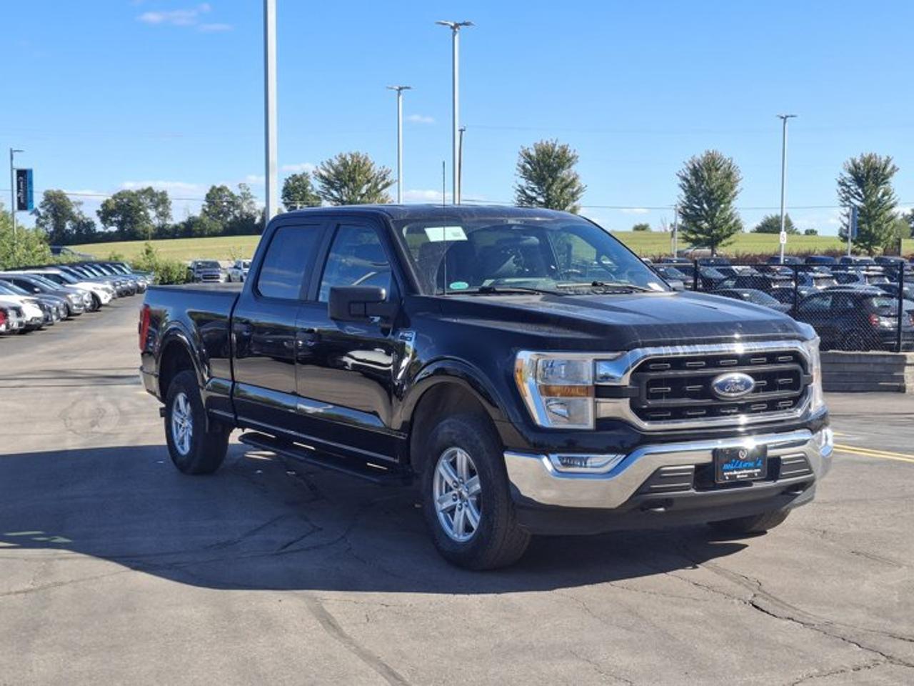 2022 Ford F-150 XLT Crew 4x4 | 5.0L | 3.73 Axle | Running Boards | Reverse Camera | Hitch | and More ! Photo