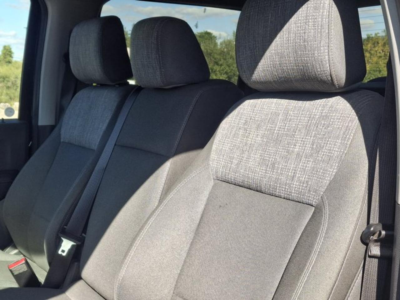 2022 Ford F-150 XLT Crew 4x4 | 5.0L | 3.73 Axle | Running Boards | Reverse Camera | Hitch | and More ! Photo