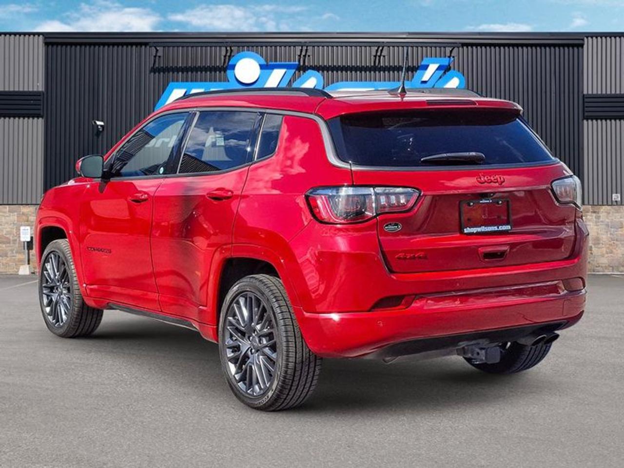 2022 Jeep Compass (RED) Edition Limited 4x4 | Leather | Panoramic Sunroof | Heated Seats + Steering | BSM | and More ! Photo2
