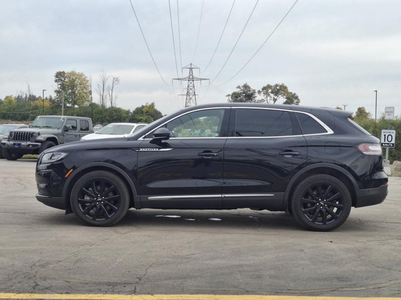 2023 Lincoln Nautilus Reserve AWD | Leather | Vista Roof | Tow Pkg | Nav | ACC | 20" Black Wheels | and More ! Photo