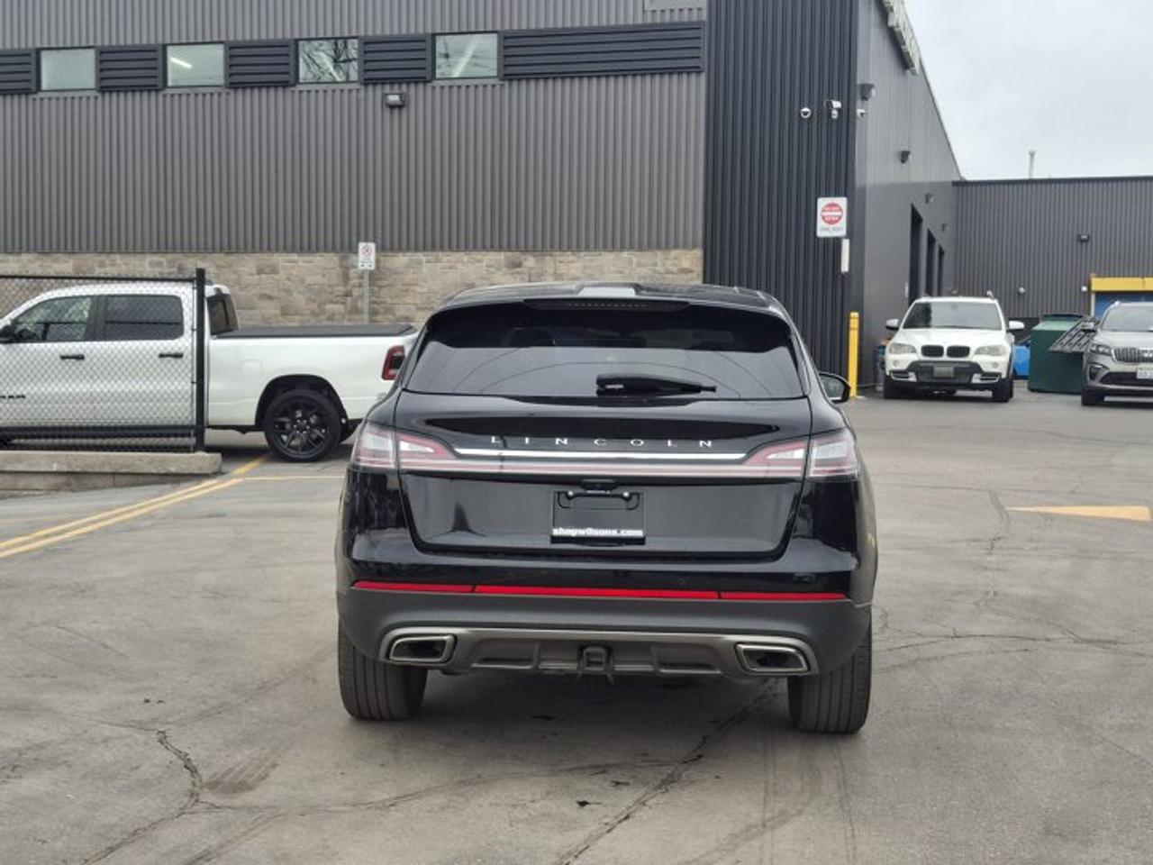 2023 Lincoln Nautilus Reserve AWD | Leather | Vista Roof | Tow Pkg | Nav | ACC | 20" Black Wheels | and More ! Photo
