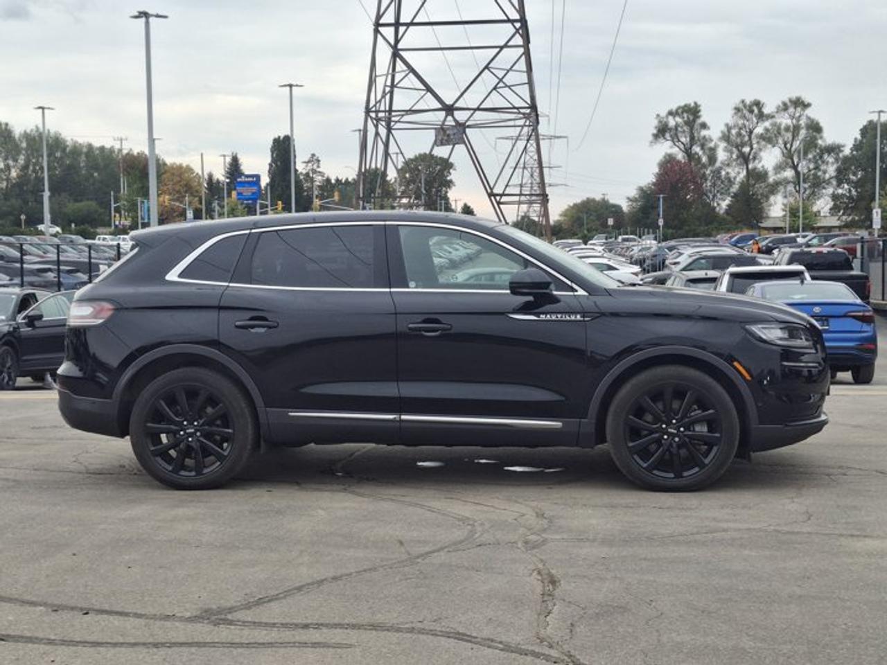 2023 Lincoln Nautilus Reserve AWD | Leather | Vista Roof | Tow Pkg | Nav | ACC | 20" Black Wheels | and More ! Photo