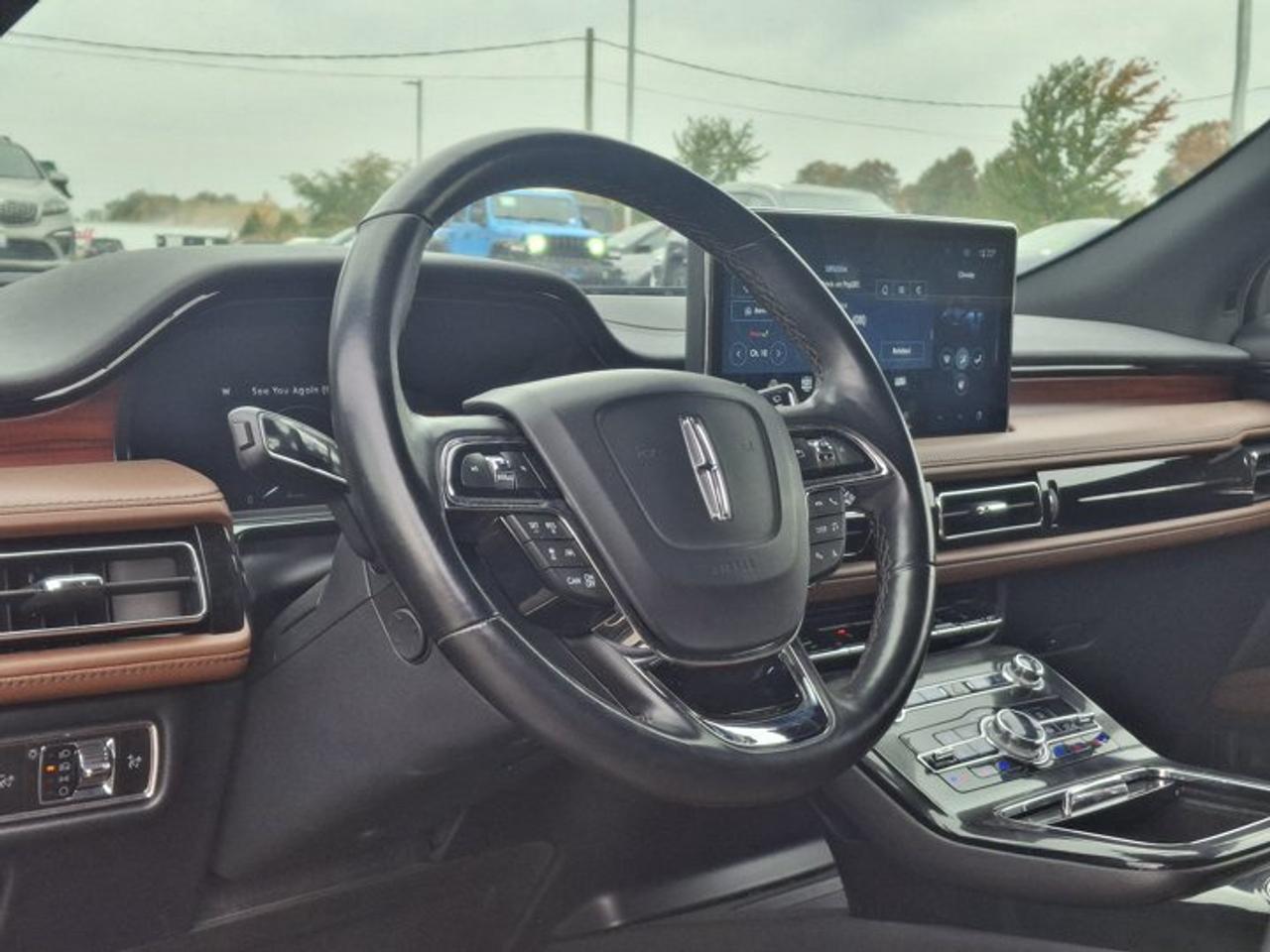 2023 Lincoln Nautilus Reserve AWD | Leather | Vista Roof | Tow Pkg | Nav | ACC | 20" Black Wheels | and More ! Photo