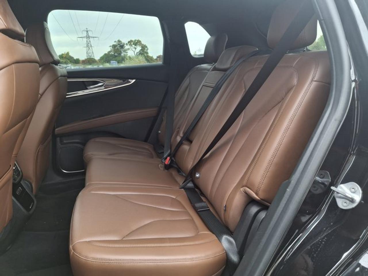 2023 Lincoln Nautilus Reserve AWD | Leather | Vista Roof | Tow Pkg | Nav | ACC | 20" Black Wheels | and More ! Photo