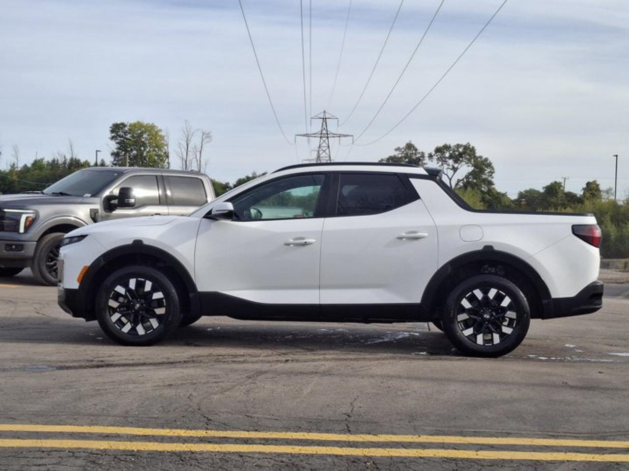 2025 Hyundai Santa Cruz Preferred AWD | Heated Wheel + Seats | CarPlay + Android | Rear Camera | and More ! Photo5