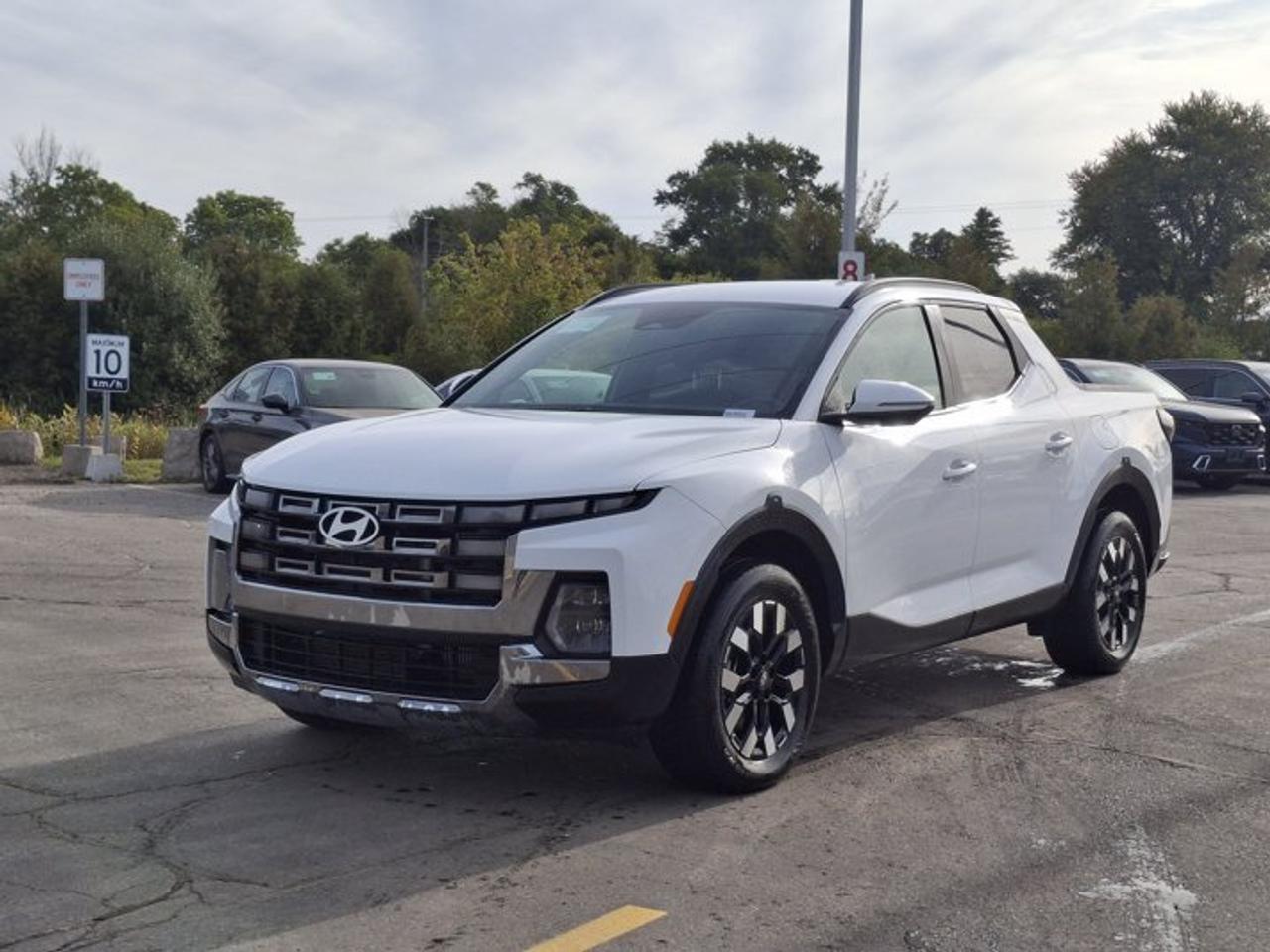 2025 Hyundai Santa Cruz Preferred AWD | Heated Wheel + Seats | CarPlay + Android | Rear Camera | and More ! Photo