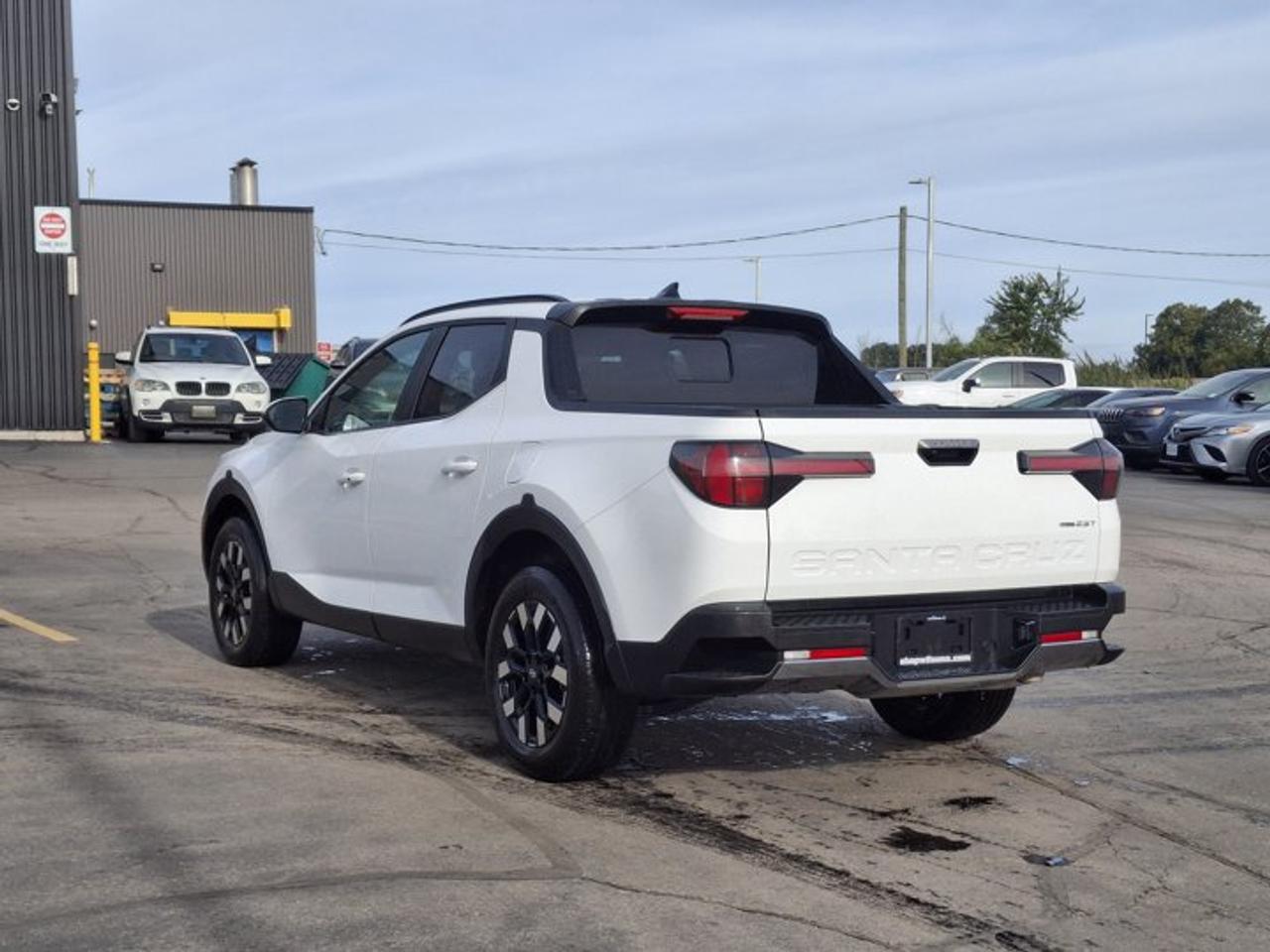 2025 Hyundai Santa Cruz Preferred AWD | Heated Wheel + Seats | CarPlay + Android | Rear Camera | and More ! Photo