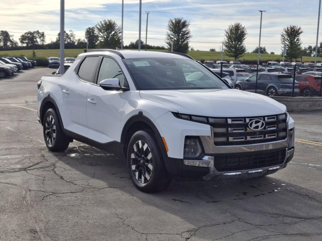 2025 Hyundai Santa Cruz Preferred AWD | Heated Wheel + Seats | CarPlay + Android | Rear Camera | and More ! Photo