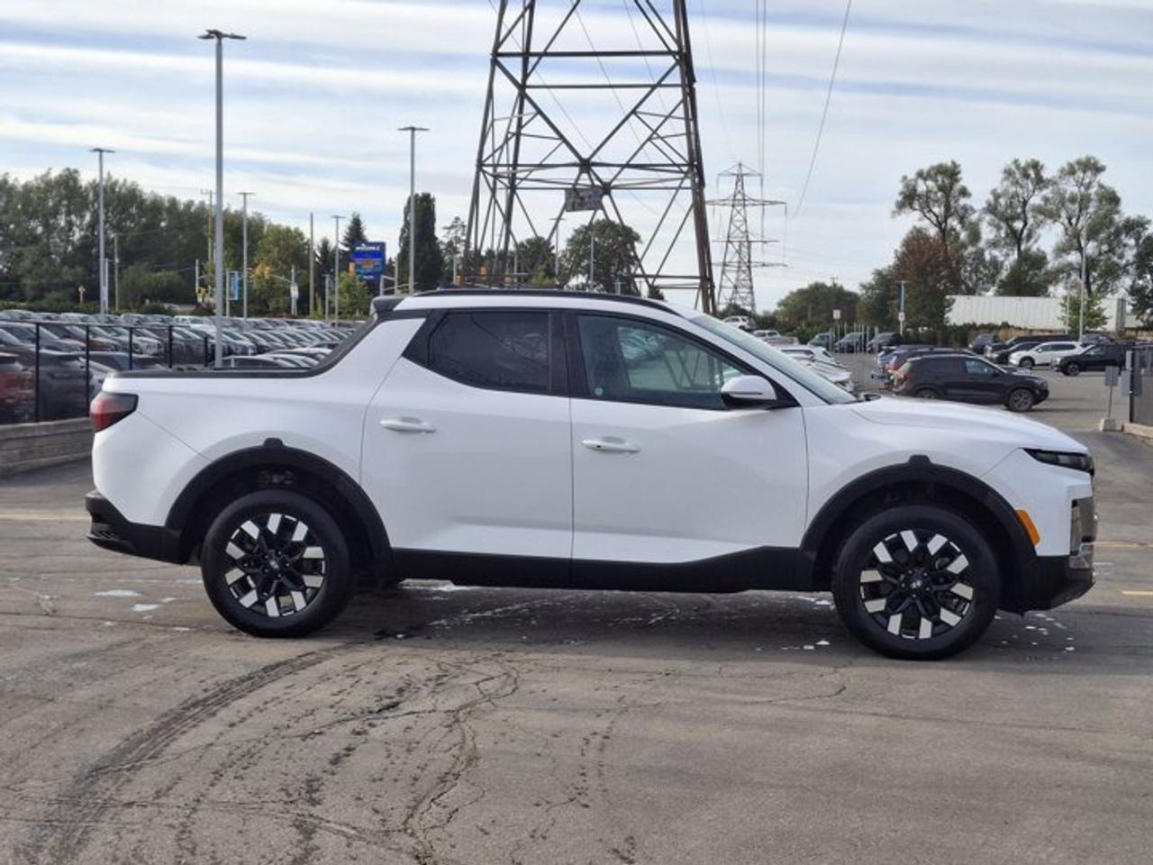2025 Hyundai Santa Cruz Preferred AWD | Heated Wheel + Seats | CarPlay + Android | Rear Camera | and More ! Photo