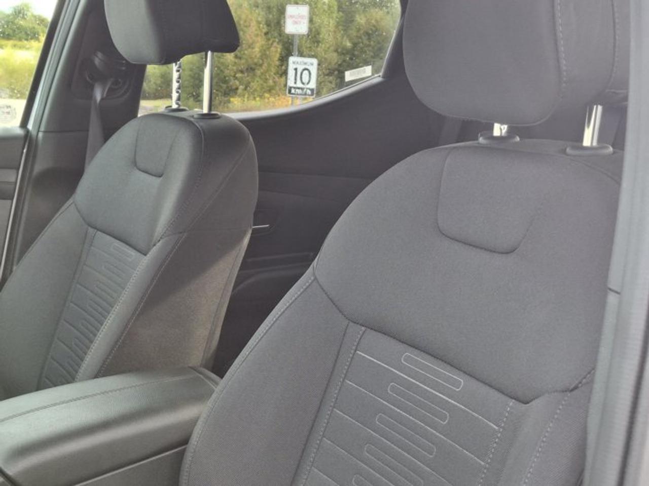 2025 Hyundai Santa Cruz Preferred AWD | Heated Wheel + Seats | CarPlay + Android | Rear Camera | and More ! Photo