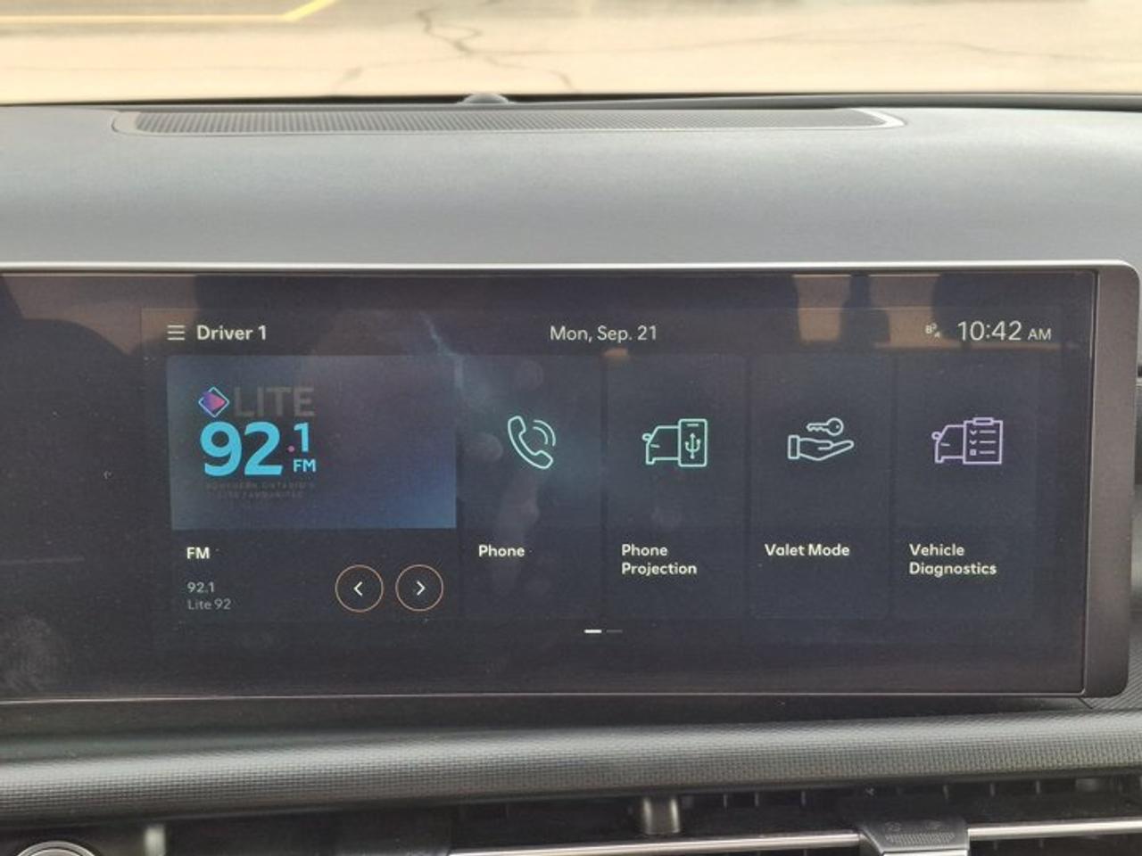 2025 Hyundai Santa Cruz Preferred AWD | Heated Wheel + Seats | CarPlay + Android | Rear Camera | and More ! Photo