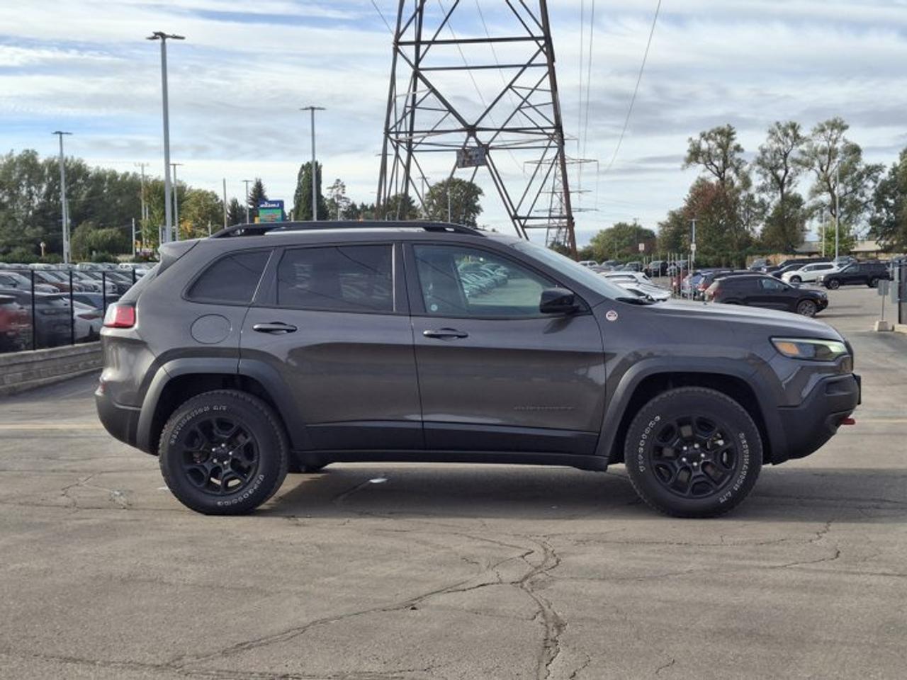 2022 Jeep Cherokee Trailhawk | V6 | Leather | Navi | Tow Group |Heated Seats + Steering | Remote Start | and More ! Photo