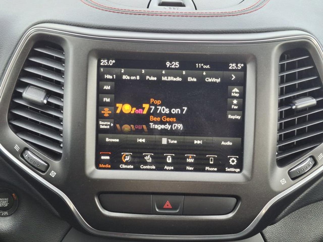 2022 Jeep Cherokee Trailhawk | V6 | Leather | Navi | Tow Group |Heated Seats + Steering | Remote Start | and More ! Photo