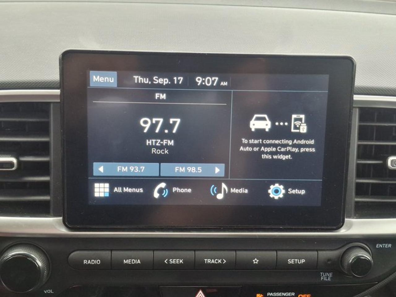 2025 Hyundai Venue Preferred | Heated Wheel + Seats | CarPlay + Android | Rear Camera | and More ! Photo