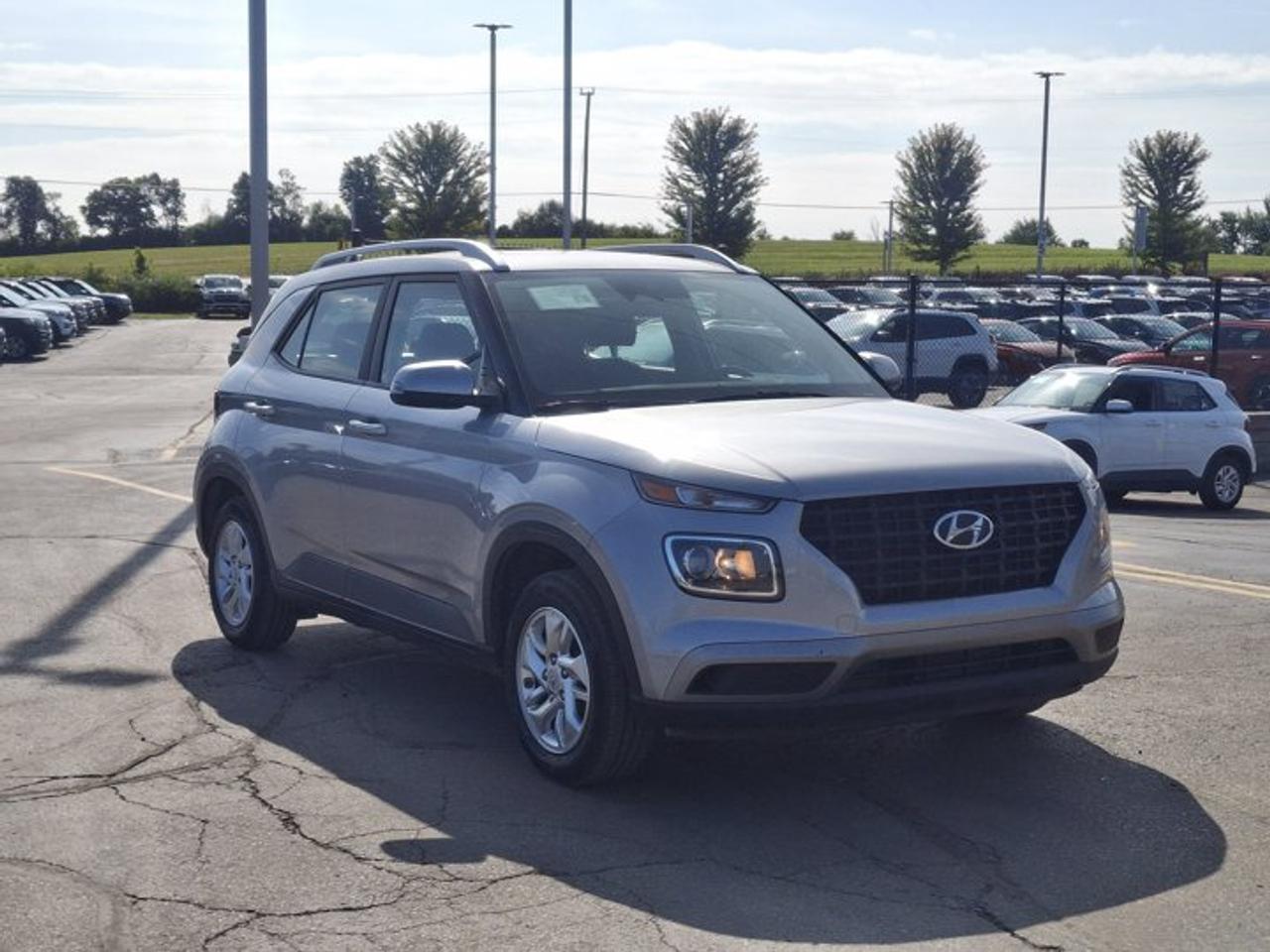 2025 Hyundai Venue Preferred | Heated Wheel + Seats | CarPlay + Android | Rear Camera | and More ! Photo