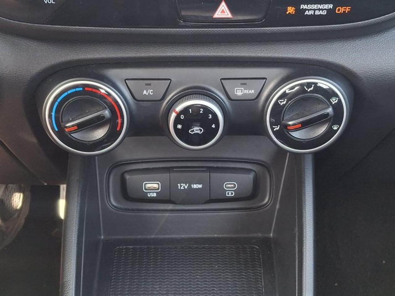 2025 Hyundai Venue Preferred | Heated Wheel + Seats | CarPlay + Android | Rear Camera | and More ! Photo