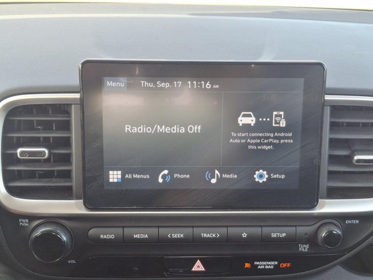 2025 Hyundai Venue Preferred | Heated Wheel + Seats | CarPlay + Android | Rear Camera | and More ! Photo