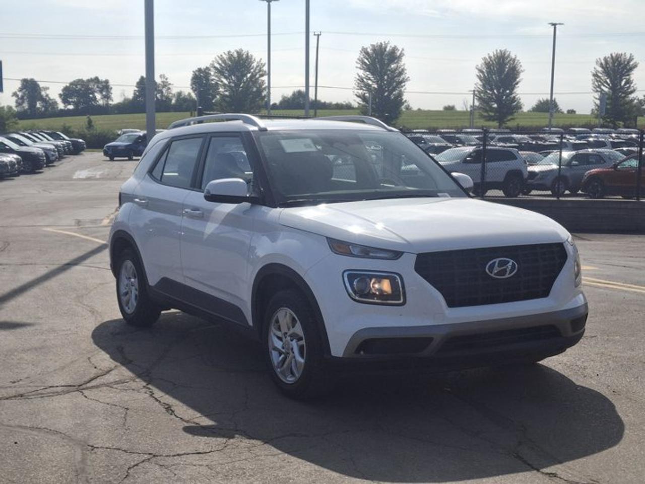 2025 Hyundai Venue Preferred | Heated Wheel + Seats | CarPlay + Android | Rear Camera | and More ! Photo