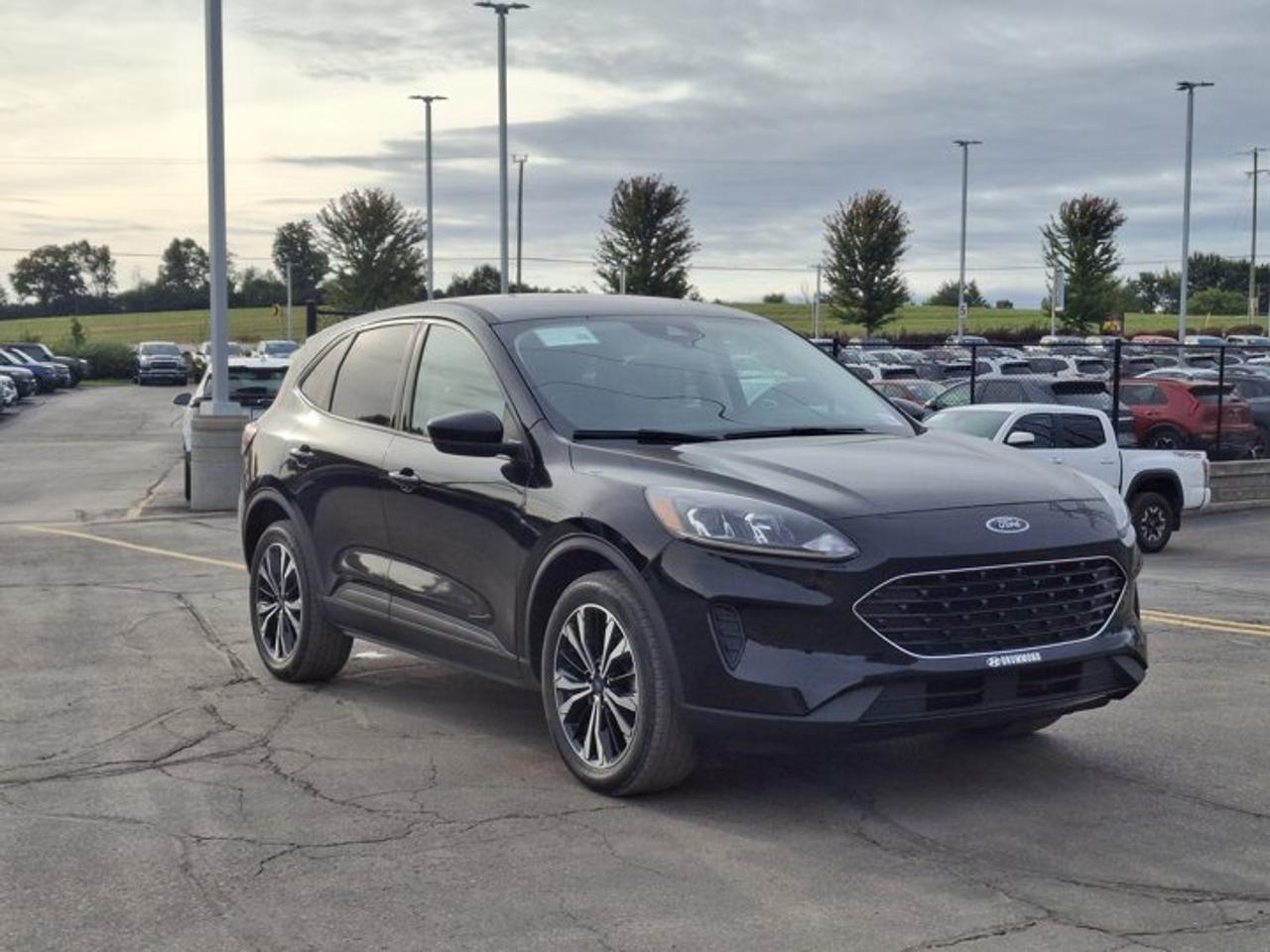 2022 Ford Escape SE Hybrid AWD | Sport Appearance Pkg | Heated Seats + Steering | Nineteens | Blind Spot Monitor | Photo