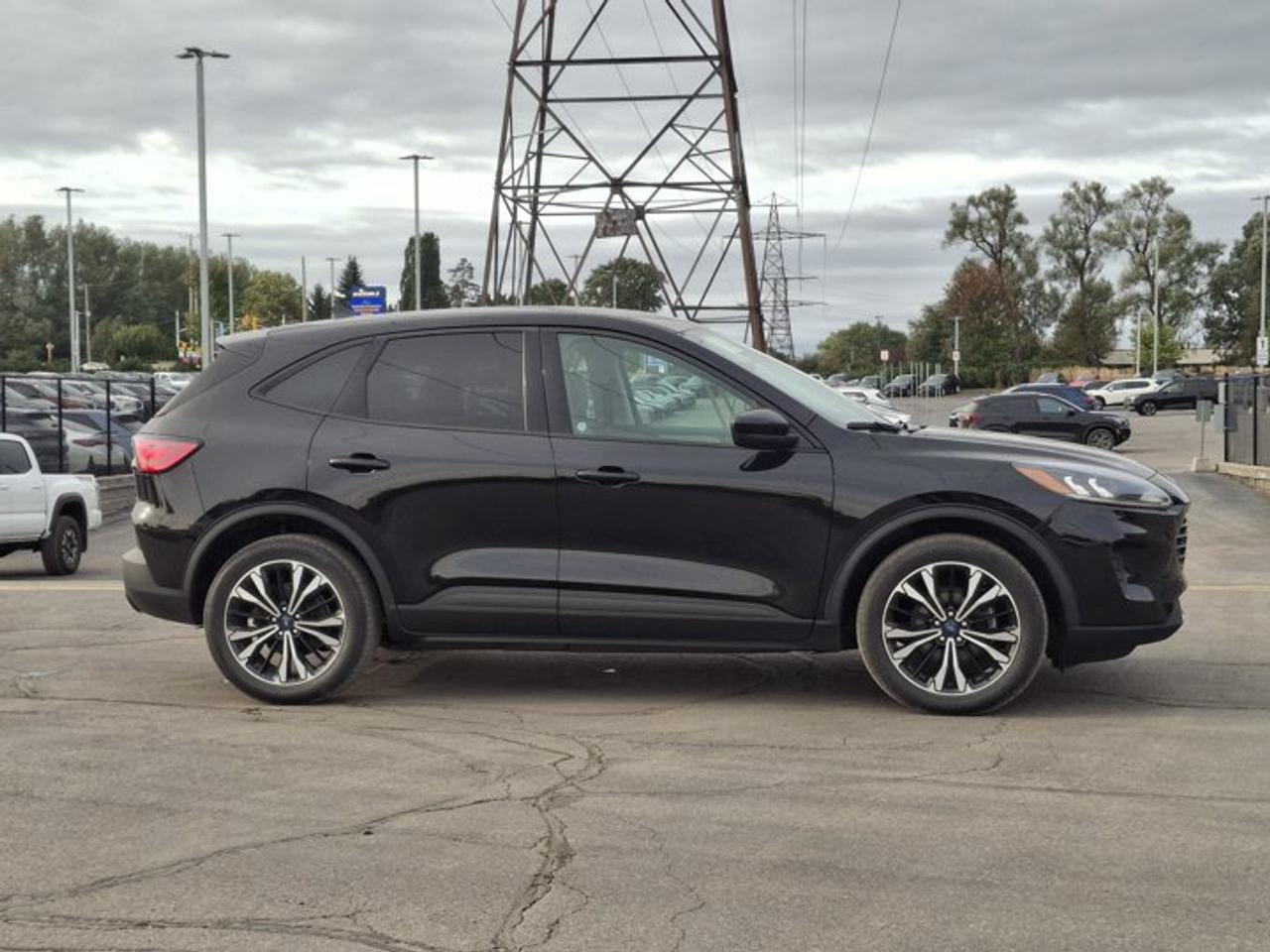 2022 Ford Escape SE Hybrid AWD | Sport Appearance Pkg | Heated Seats + Steering | Nineteens | Blind Spot Monitor | Photo